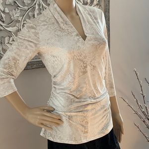 LIKE NEW VINCE CAMUTO 3/4 Length White/Gold Top